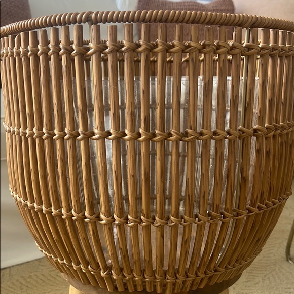 Woven plant stand - Picture 3 of 5